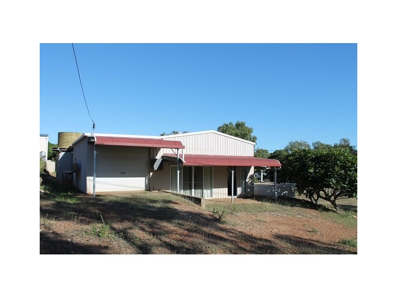 2 Poincianna Avenue, Stanage QLD 4702