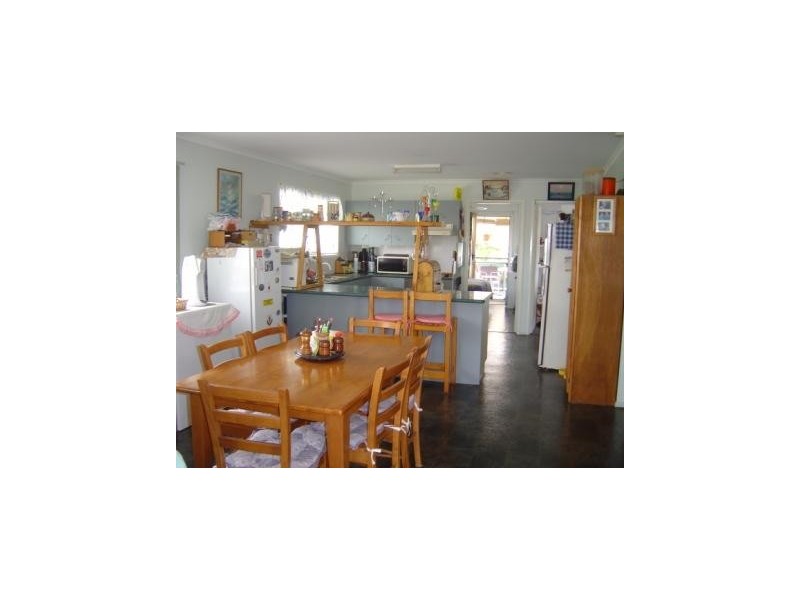 6 Schofield Parade, Keppel Sands QLD 4702