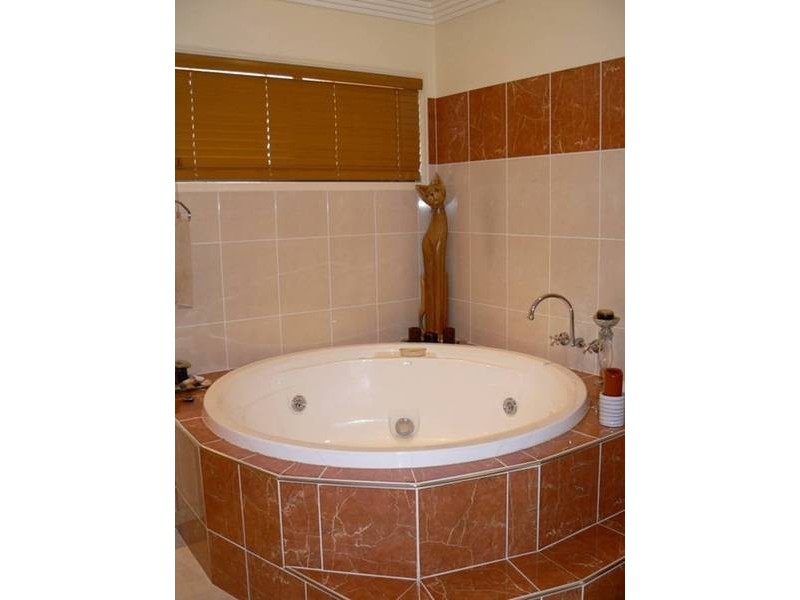 9 Paradise Way, Tanby Point, Emu Park QLD 4710