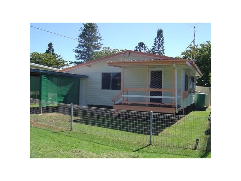 11 Meadow Street, Keppel Sands QLD 4702