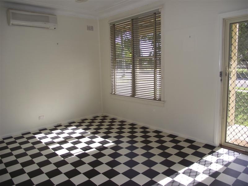 8A Oldfield Road, Seven Hills NSW 2147