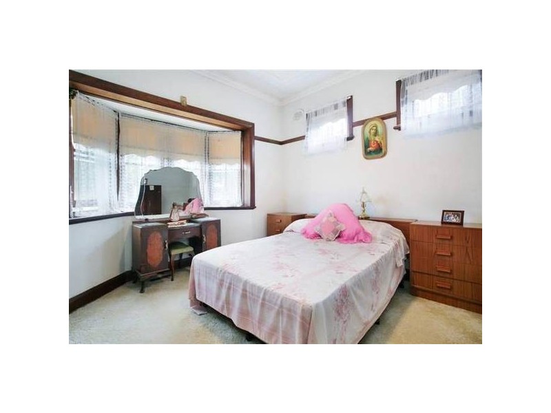 8 Holway Street, Eastwood NSW 2122