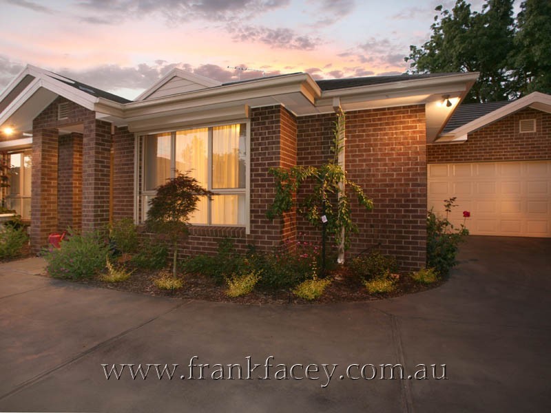 2/155 High Street, Berwick VIC 3806