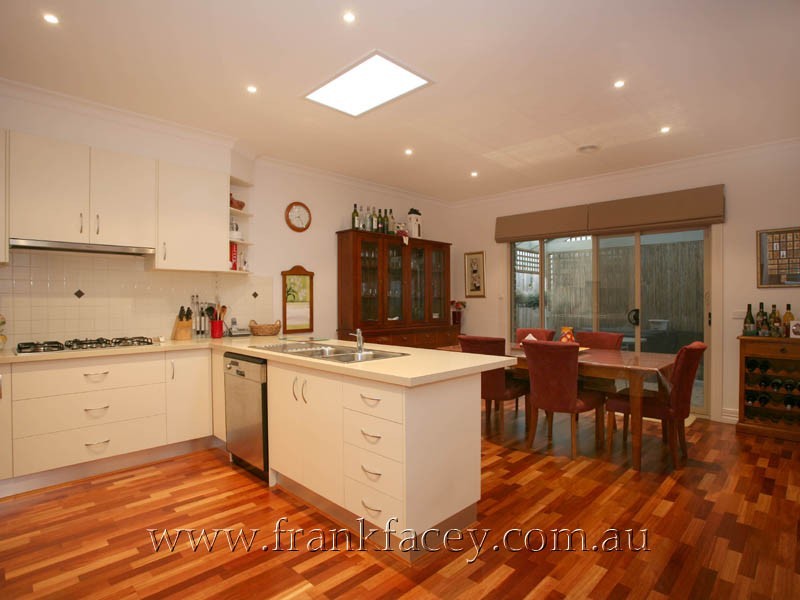 2/155 High Street, Berwick VIC 3806