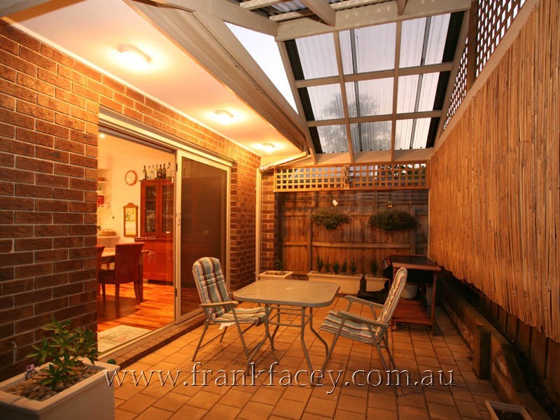 2/155 High Street, Berwick VIC 3806