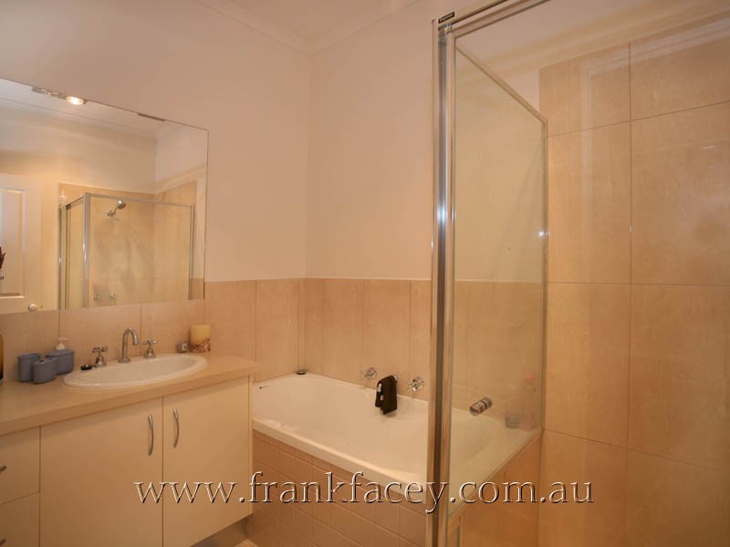 2/155 High Street, Berwick VIC 3806