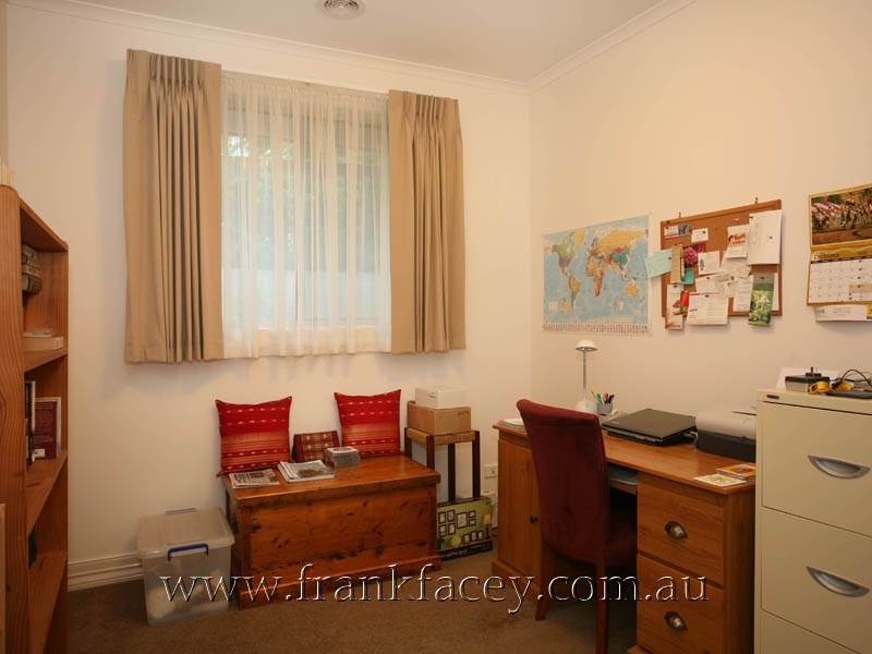 2/155 High Street, Berwick VIC 3806