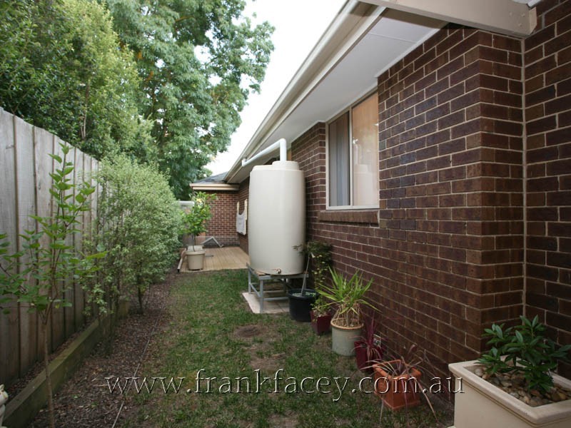 2/155 High Street, Berwick VIC 3806