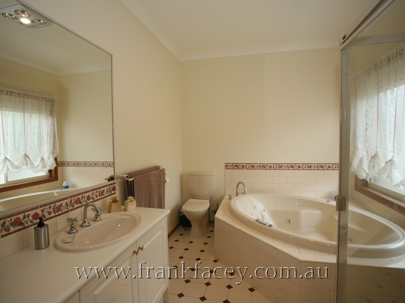 54-56 Marisa Crescent, Berwick VIC 3806