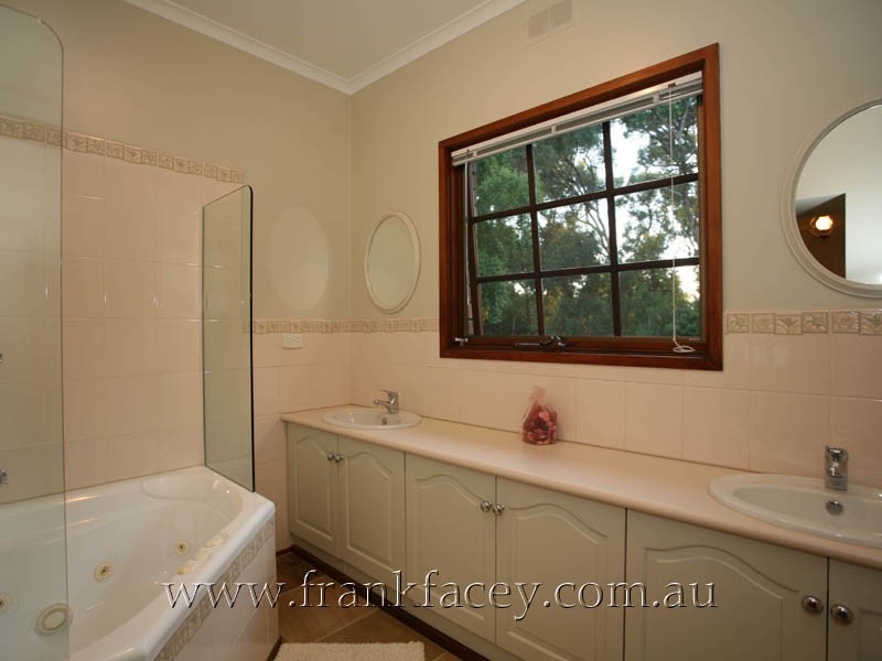 124 Stoney Creek Road, Beaconsfield Upper VIC 3808