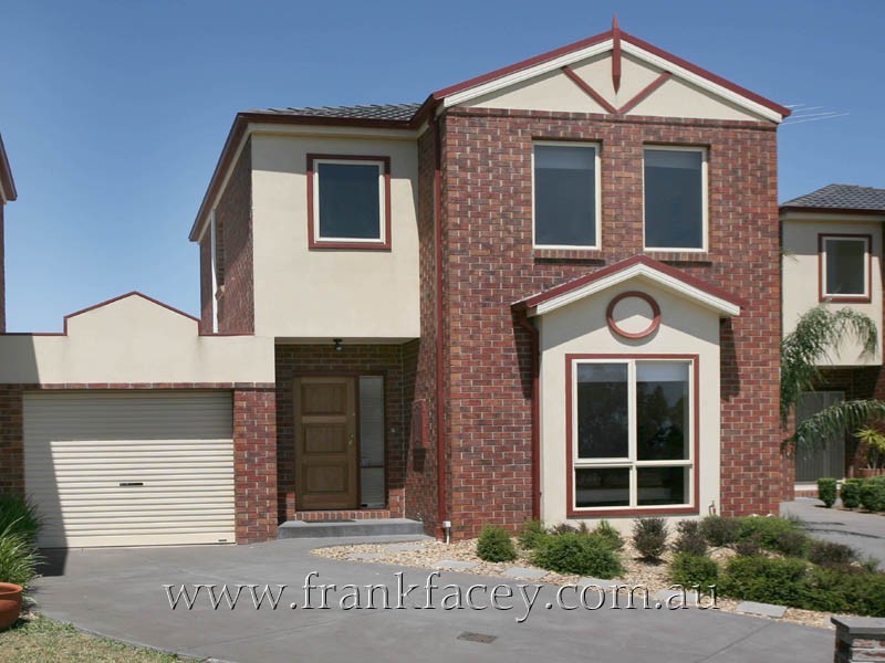 32 Wembley Drive, Berwick VIC 3806