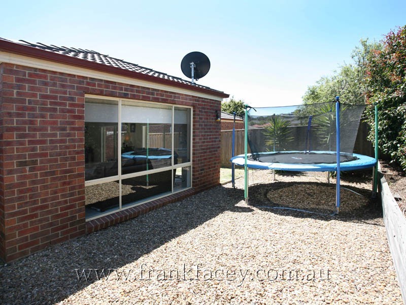 32 Wembley Drive, Berwick VIC 3806