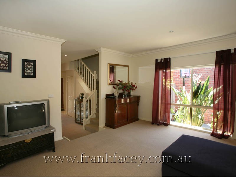 32 Wembley Drive, Berwick VIC 3806