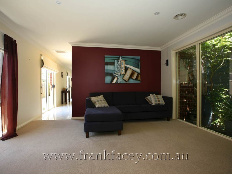 32 Wembley Drive, Berwick VIC 3806