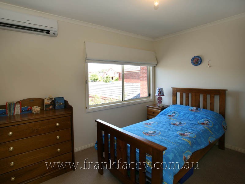 32 Wembley Drive, Berwick VIC 3806