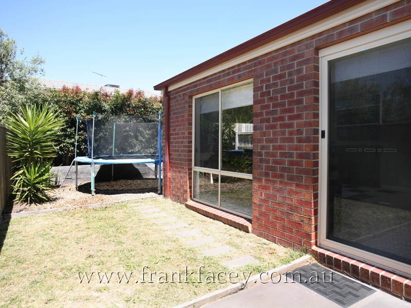 32 Wembley Drive, Berwick VIC 3806