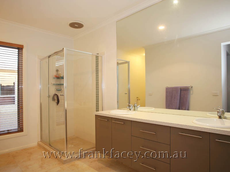 11 Belmont Road, Berwick VIC 3806