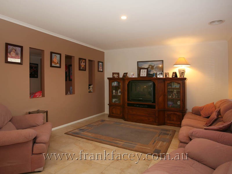 11 Belmont Road, Berwick VIC 3806