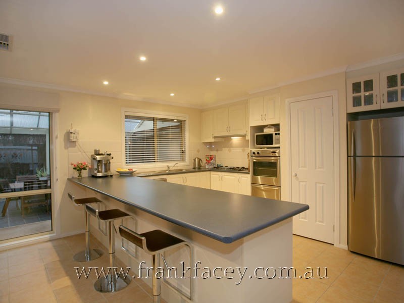 15 Riverglen Road, Berwick VIC 3806