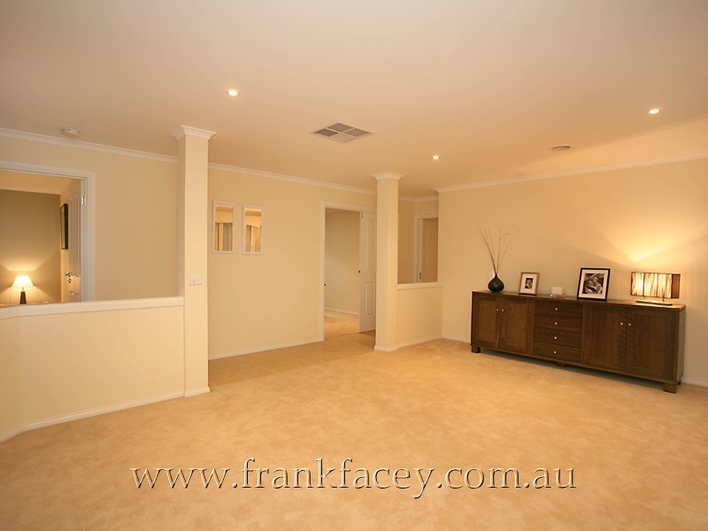 15 Riverglen Road, Berwick VIC 3806