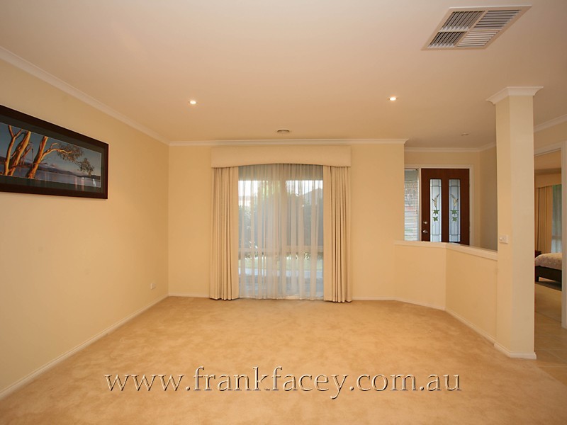 15 Riverglen Road, Berwick VIC 3806