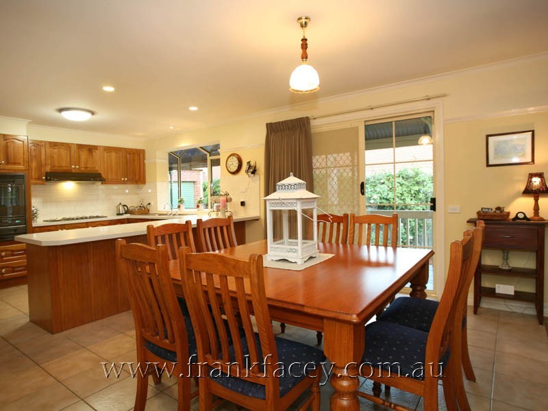 10 Kirkham Court, Berwick VIC 3806