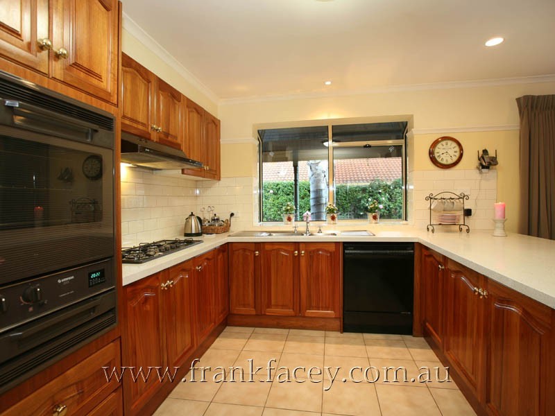 10 Kirkham Court, Berwick VIC 3806