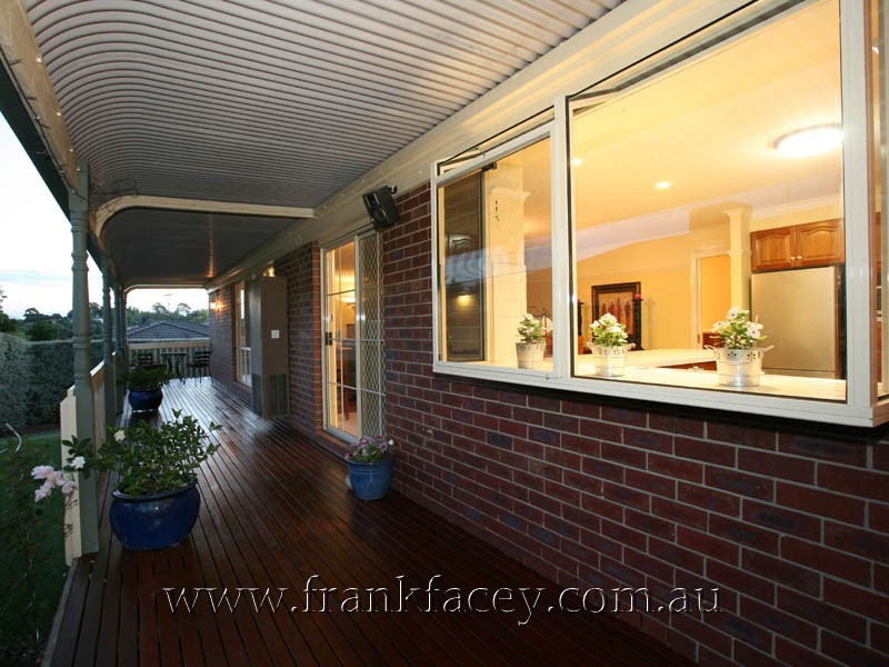 10 Kirkham Court, Berwick VIC 3806
