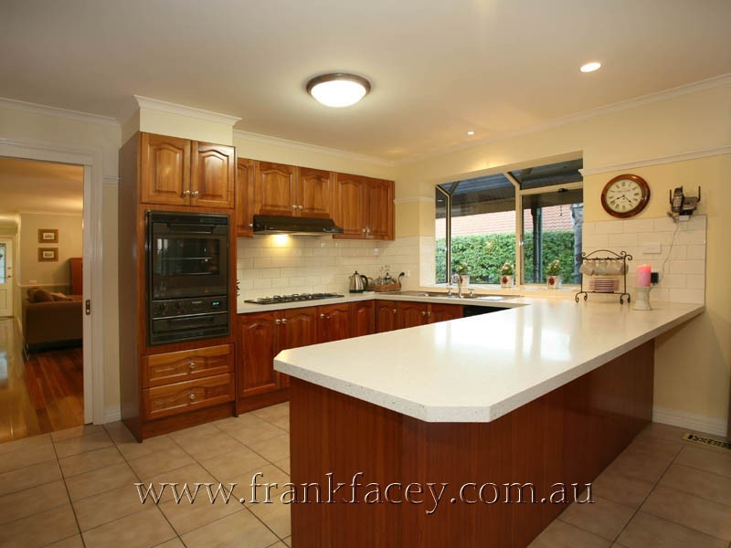 10 Kirkham Court, Berwick VIC 3806