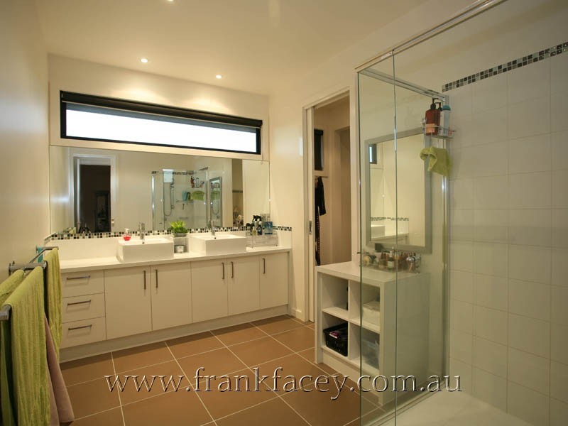 4 Canberra Avenue, Berwick VIC 3806