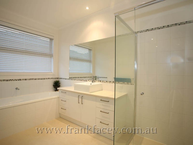 4 Canberra Avenue, Berwick VIC 3806