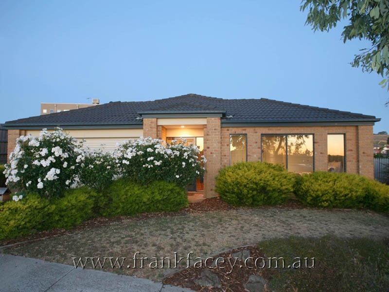 8 Coronel Way, Beaconsfield VIC 3807