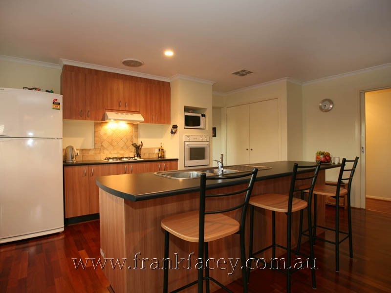 8 Coronel Way, Beaconsfield VIC 3807