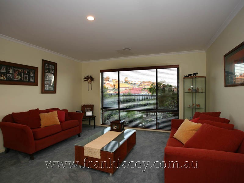 8 Coronel Way, Beaconsfield VIC 3807