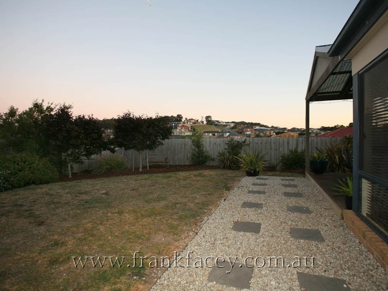 8 Coronel Way, Beaconsfield VIC 3807