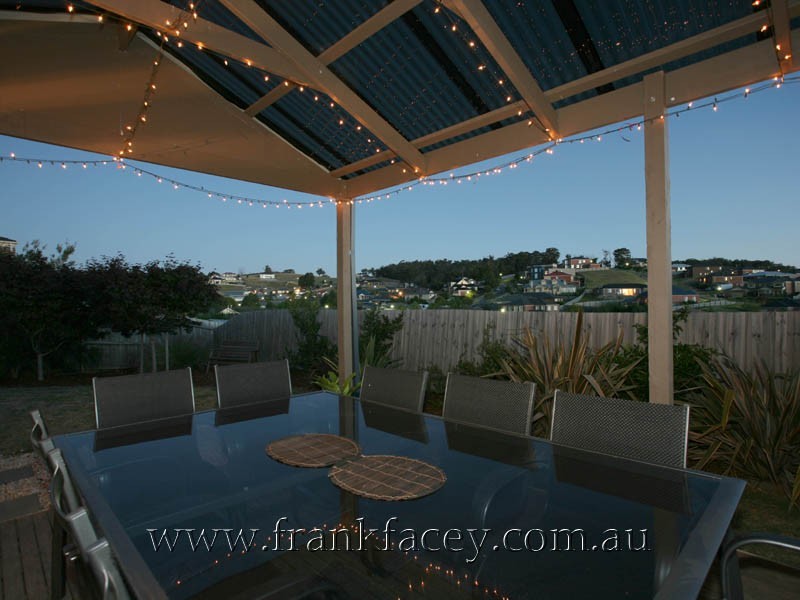 8 Coronel Way, Beaconsfield VIC 3807