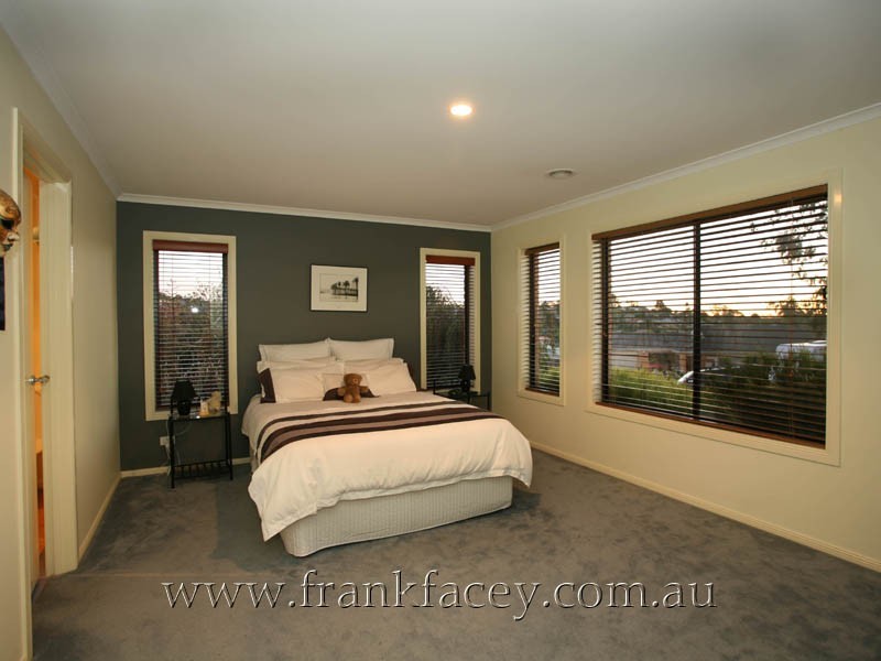 8 Coronel Way, Beaconsfield VIC 3807