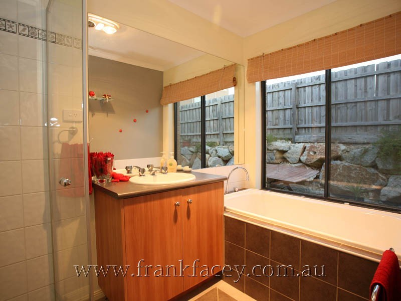 8 Coronel Way, Beaconsfield VIC 3807