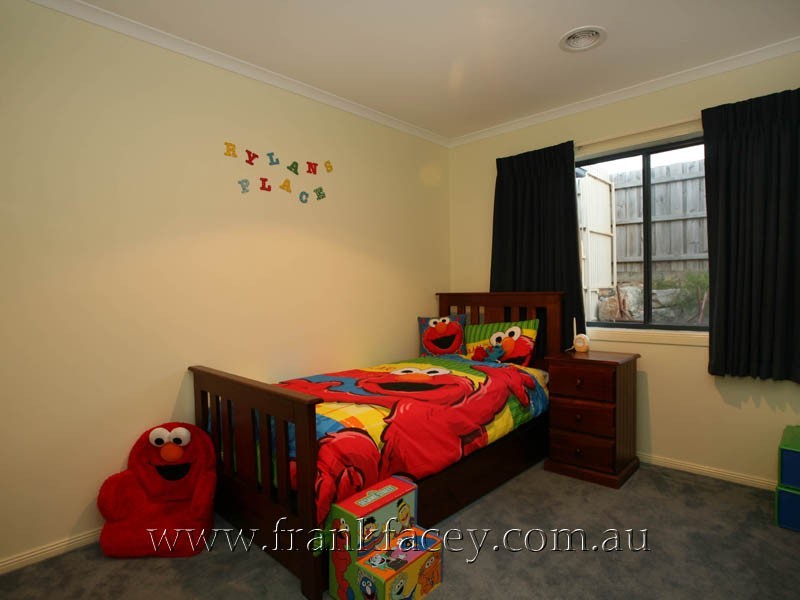 8 Coronel Way, Beaconsfield VIC 3807