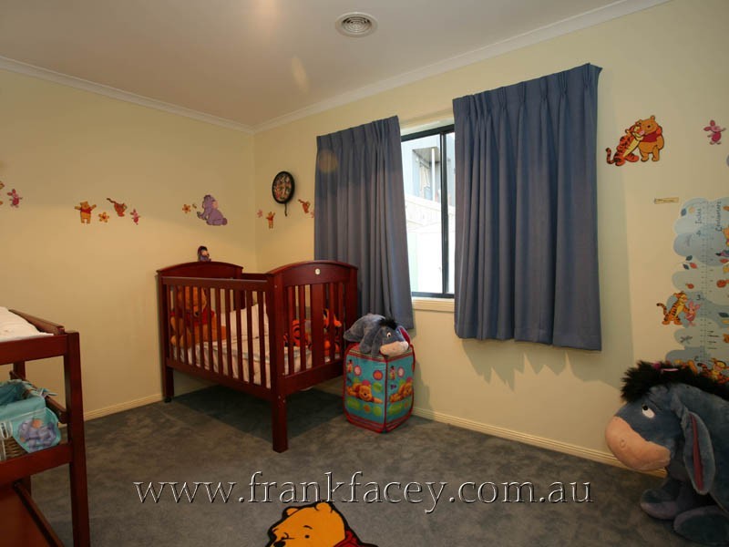 8 Coronel Way, Beaconsfield VIC 3807