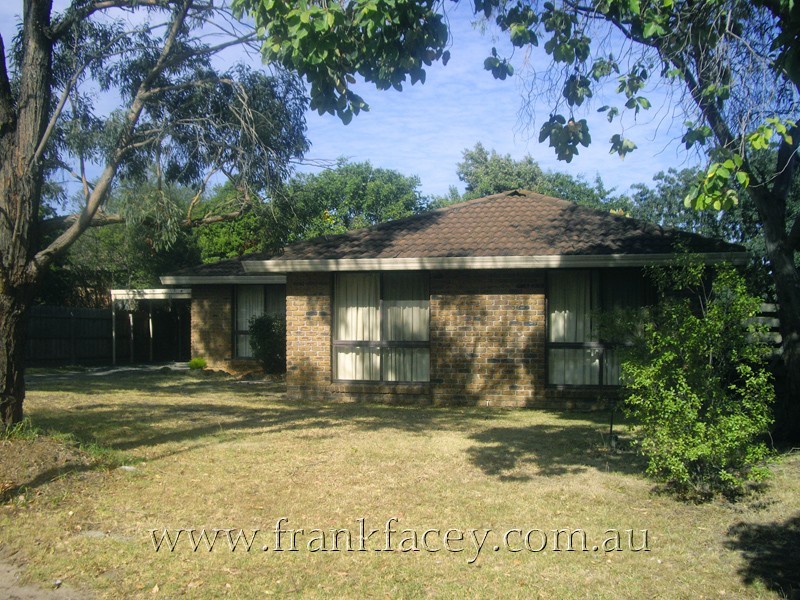 14 Earlston Square, Berwick VIC 3806