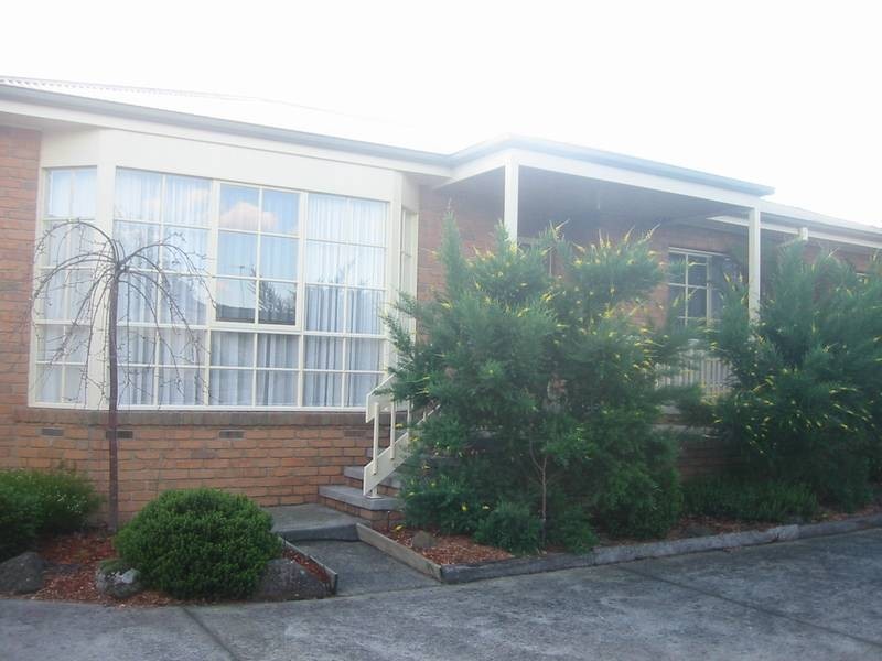 2/66 Gloucester Avenue, Berwick VIC 3806