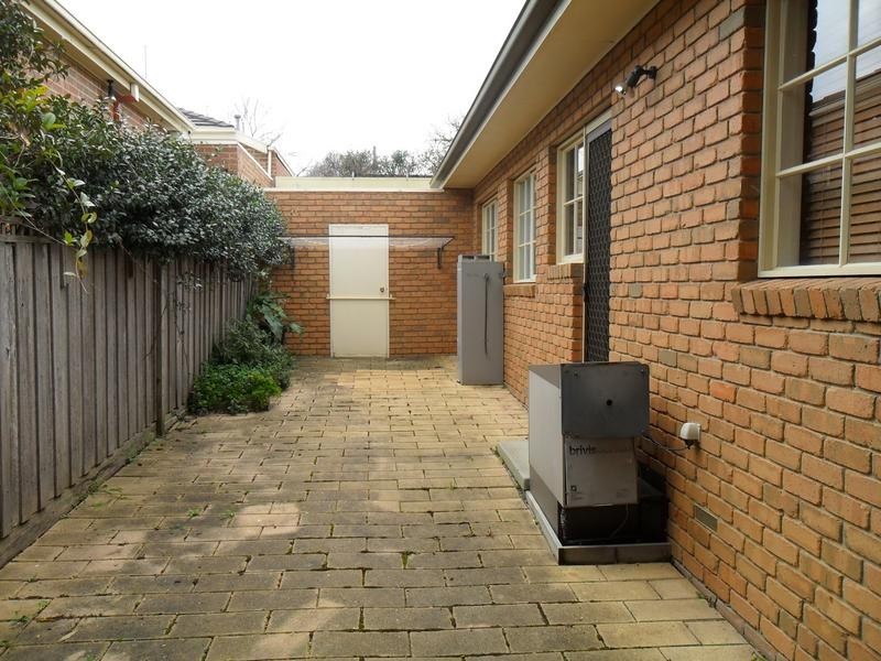 2/66 Gloucester Avenue, Berwick VIC 3806