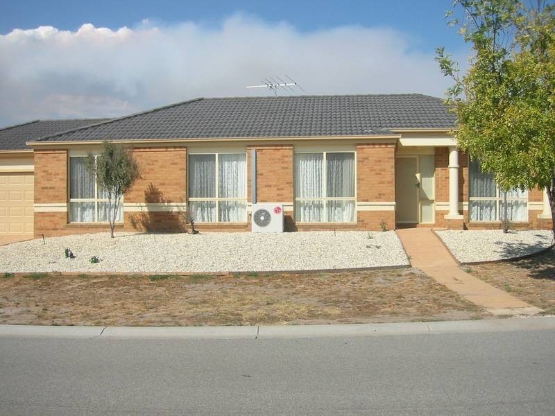 16 Harrington Drive, Narre Warren South VIC 3805