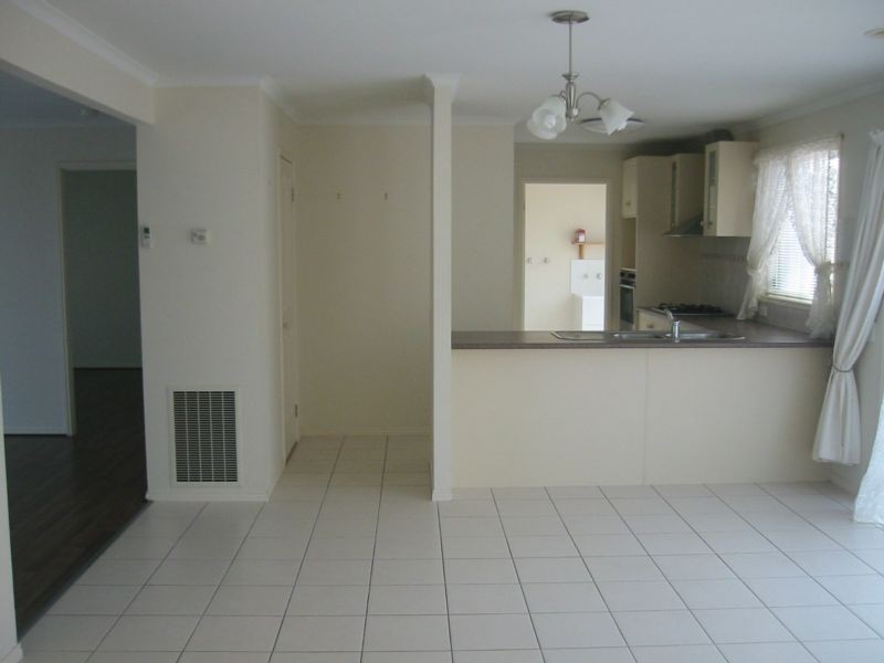 16 Harrington Drive, Narre Warren South VIC 3805