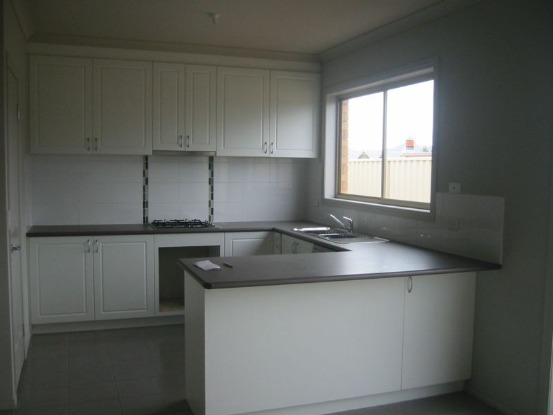 6/2-4 Blue Hills Boulevard, Pakenham VIC 3810