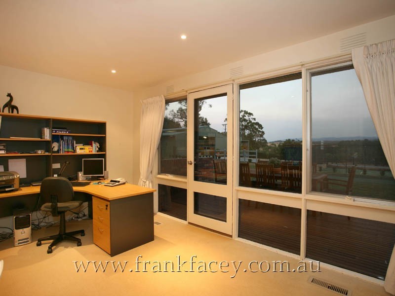 70 Hayseys Road, Narre Warren East VIC 3804