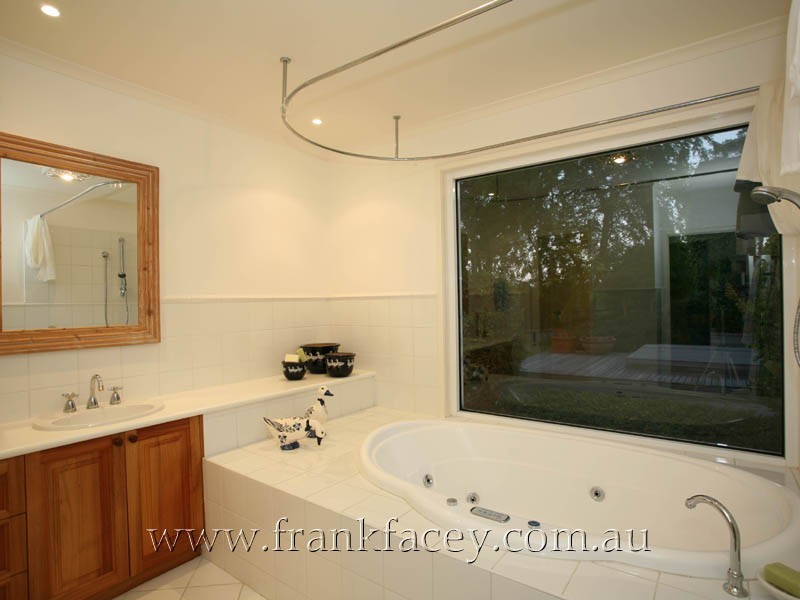 70 Hayseys Road, Narre Warren East VIC 3804