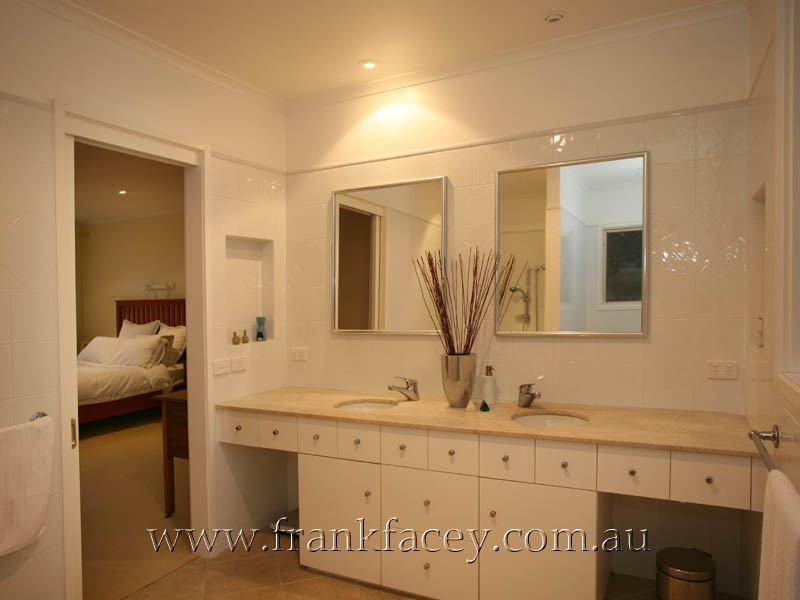 70 Hayseys Road, Narre Warren East VIC 3804