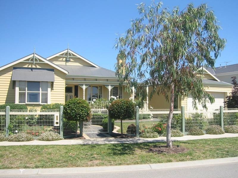 5 Ros Way, Berwick VIC 3806